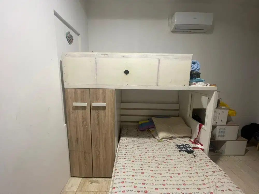 Tempat tidur anak tingkat