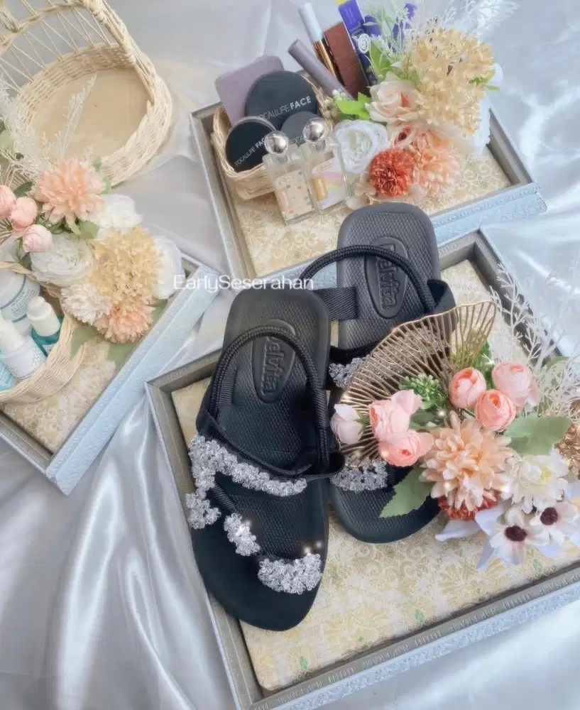 KOTAK SESERAHAN TUTUP AKRILIK