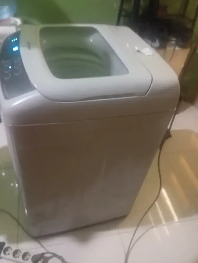 Di jual mesin cuci merek Samsung