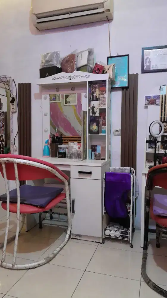 Alat salon dan pelengkapan rumah tangga