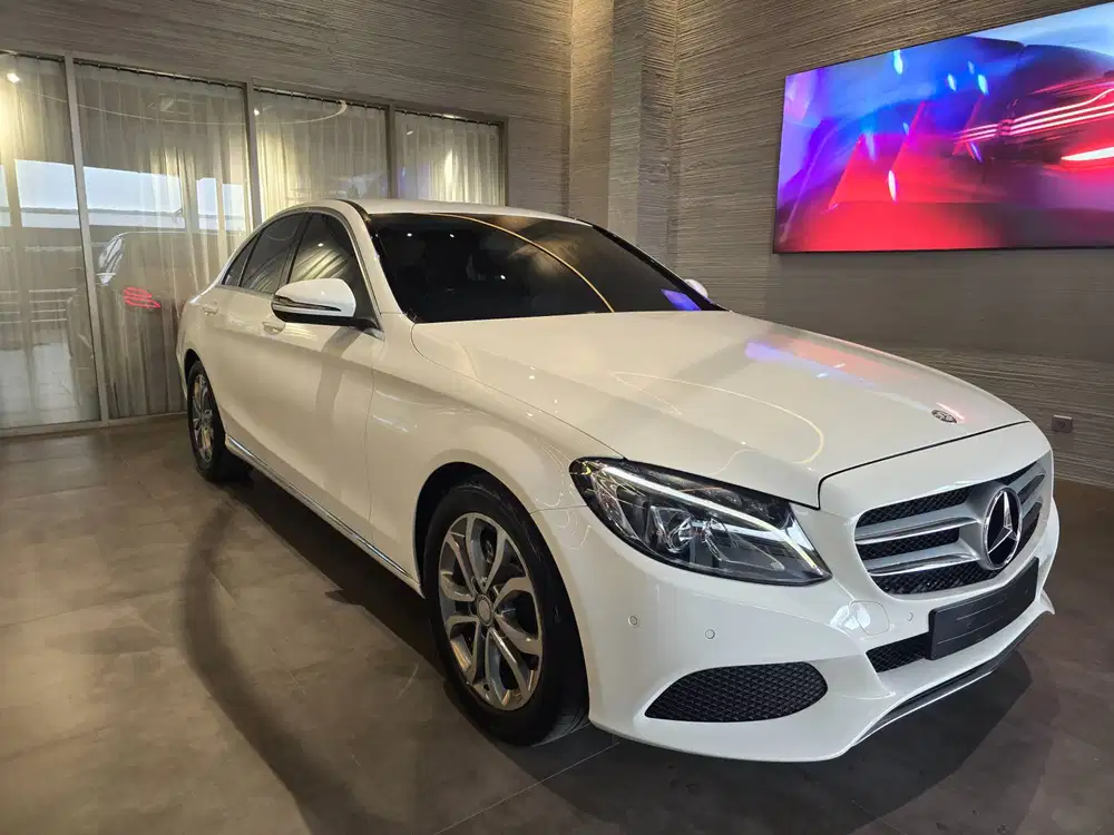 2016 Mercedez Benz C200 Avantgarde.