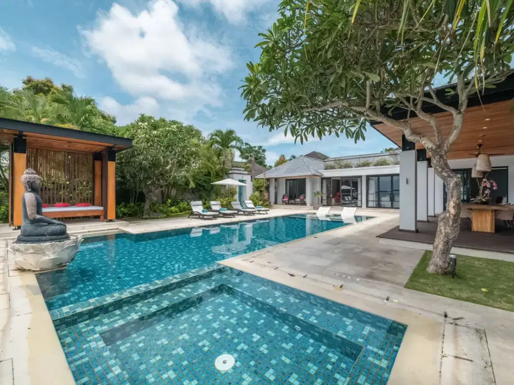 Villa Mewah Tepian Laut – 4 Kamar Tidur dengan Pemandangan Panorama