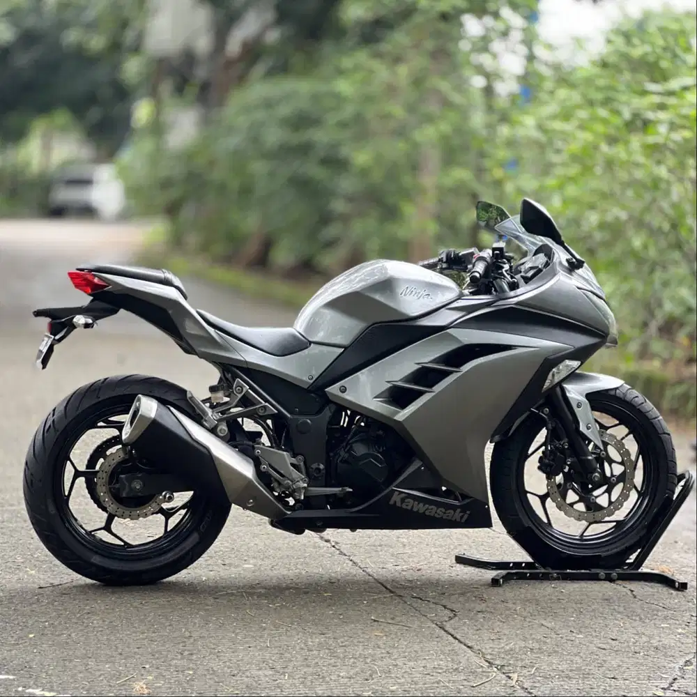 TAMPIL SPORTY! KAWASAKI NINJA 250 FI OLD 2014 GREY KM LOW PAJAK HIDUP