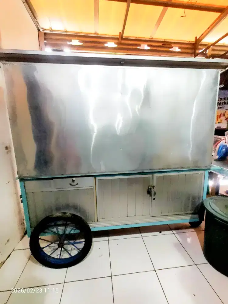 Gerobak aluminium utk jualan jus,martabak,mie ayam bakso,bubur,soto.
