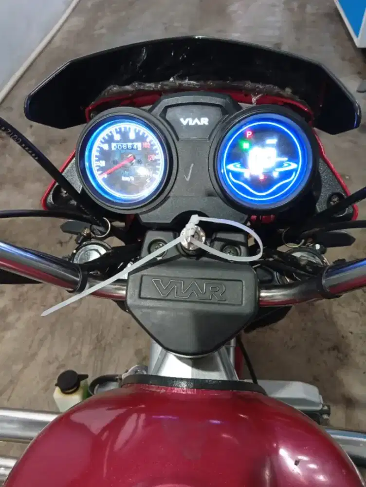 Viar 3 roda tahun 2024 warna merah Gress seperti baru
