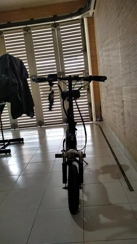 Sepeda listrik cyclone