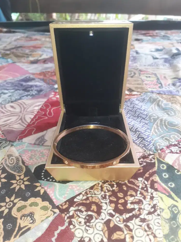 Ekslusif Gelang Cartier Wanita