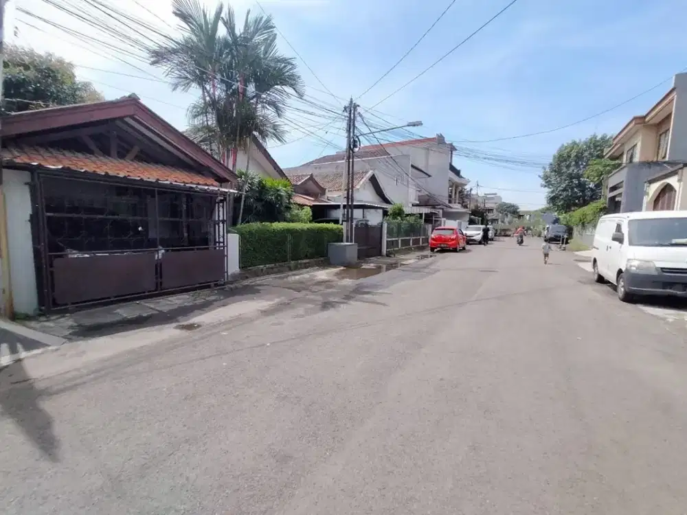 DIJUAL Rumah siap Huni di CIATEUL Lokasi Strategis di Tengah Kota Bandung Akses Mudah ke jalan Moh.Toha & dekat Taman REGOL Turangga