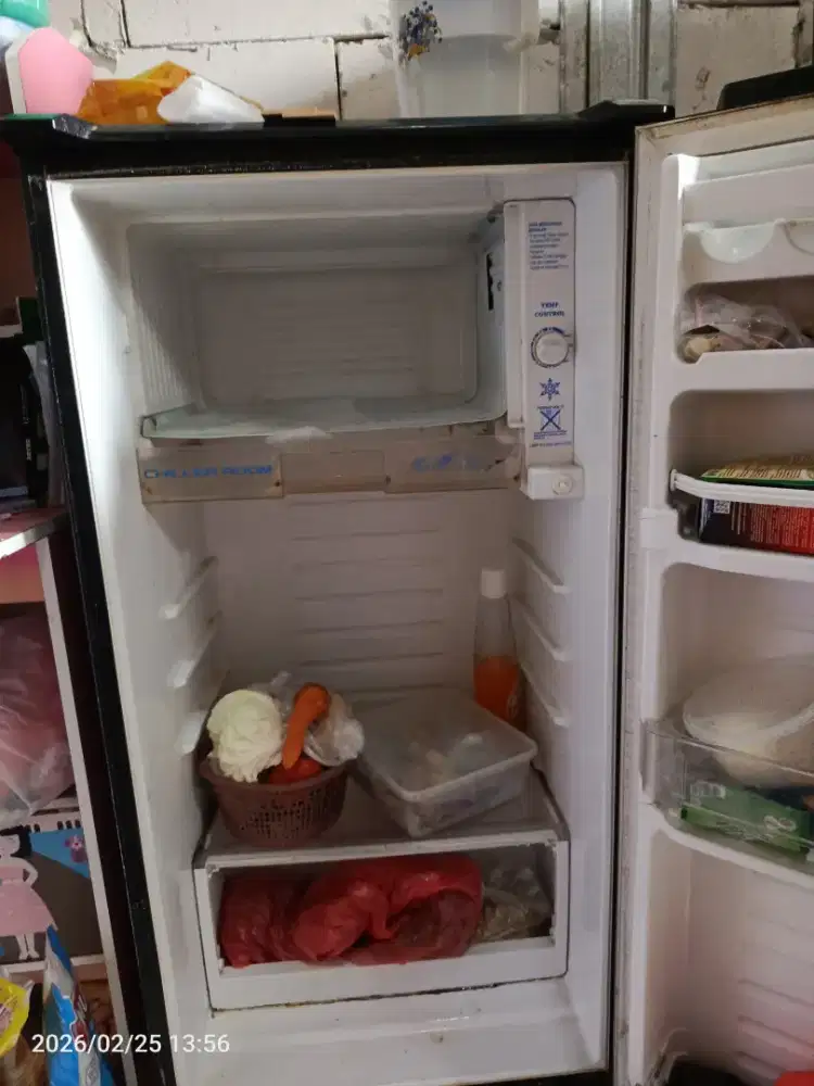 Kulkas bekas merk aqua