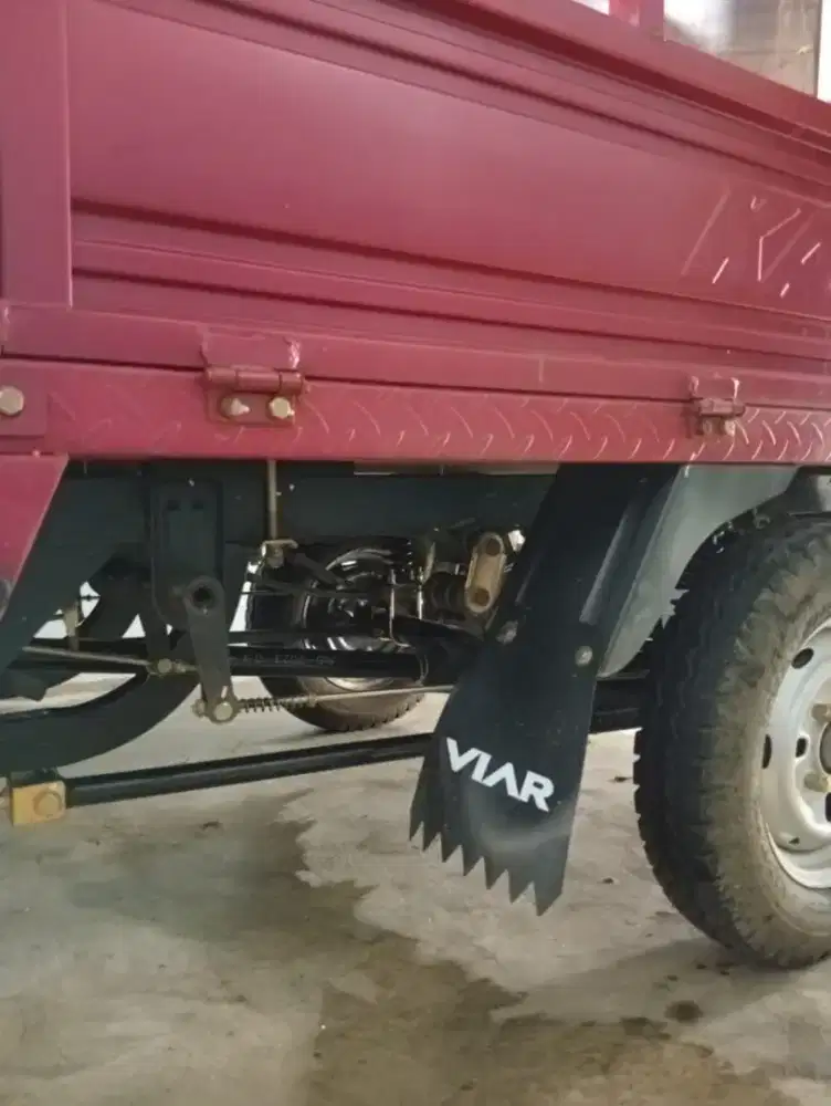 Viar 3 roda tahun 2024 warna merah gres seperti baru