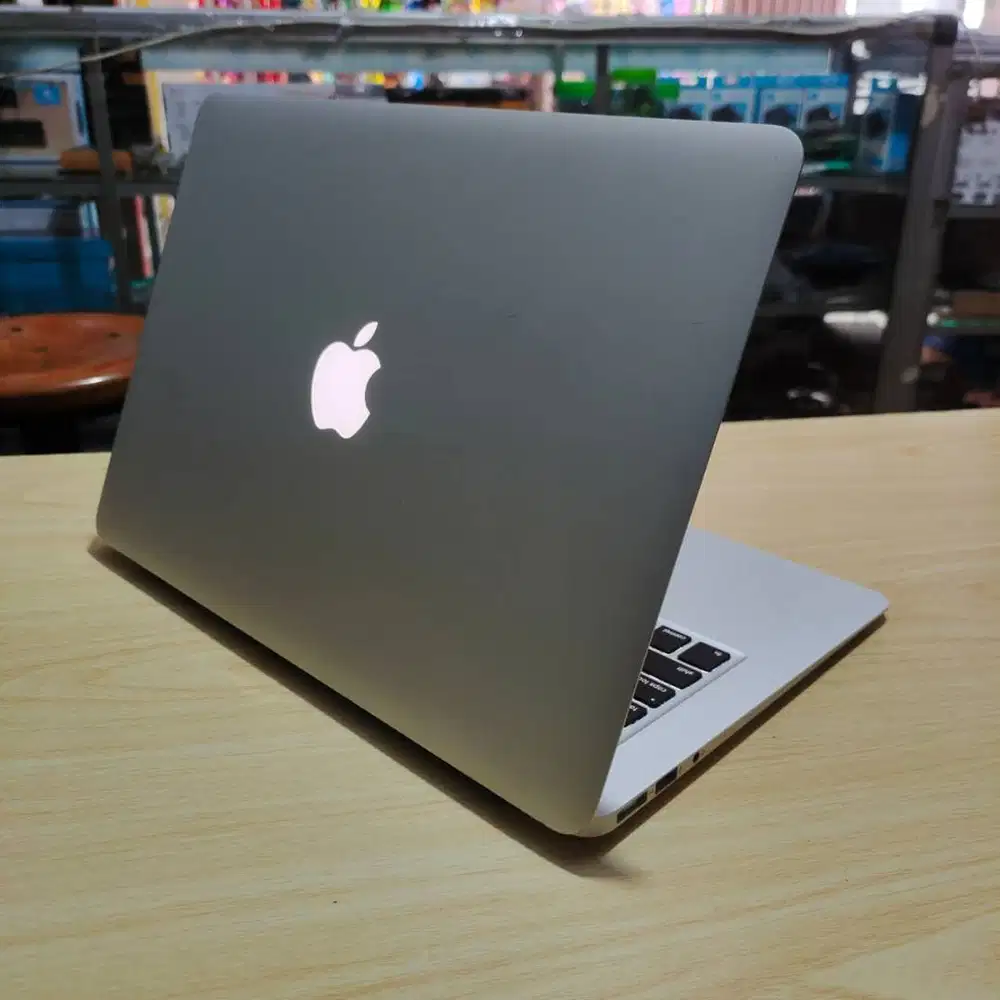 Apple Macbook Air Slim Mulus Siap Pakai 8/256 SSD