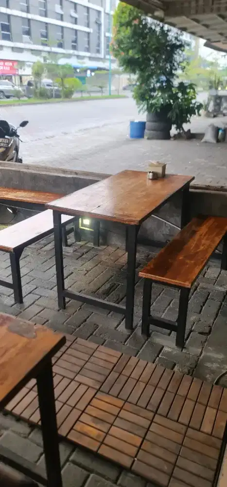 Meja kursi kayu panjang