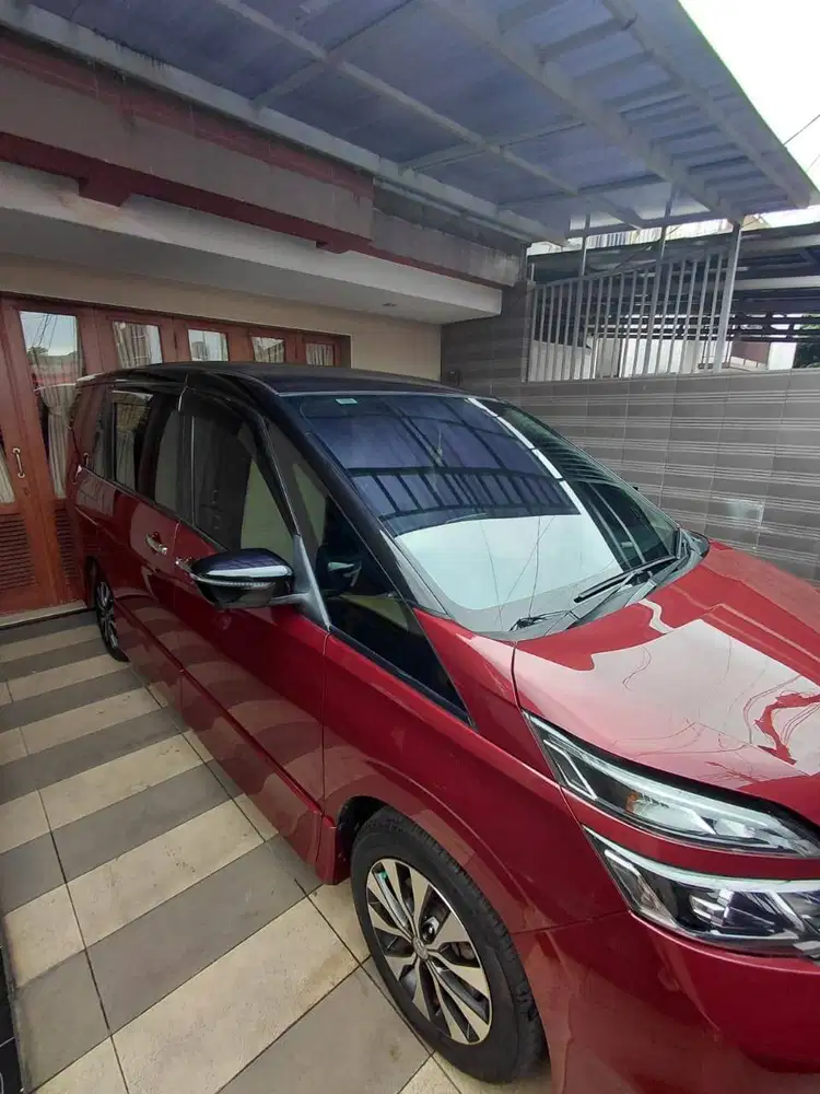 Nissan Serena HWS AT 2019 Two Tone Low KM