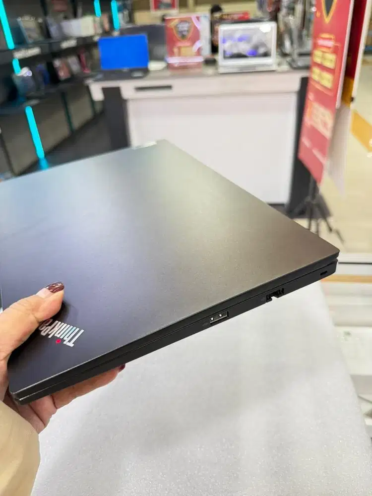 Lenovo Thingpad core i3 gen 13 ssd 512 ram 8 mulus like new