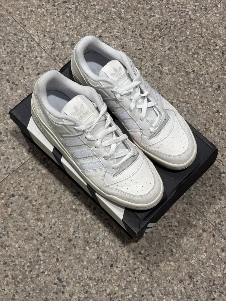 Adidas Forum Low CL Chalk White kondisi 95% (Baru pakai sekali)