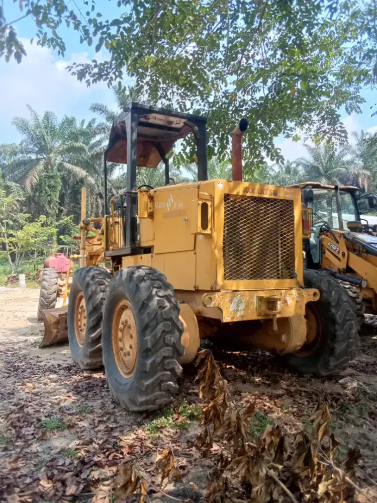 Motor greder Komatsu 511A THN 2010 siap kerja