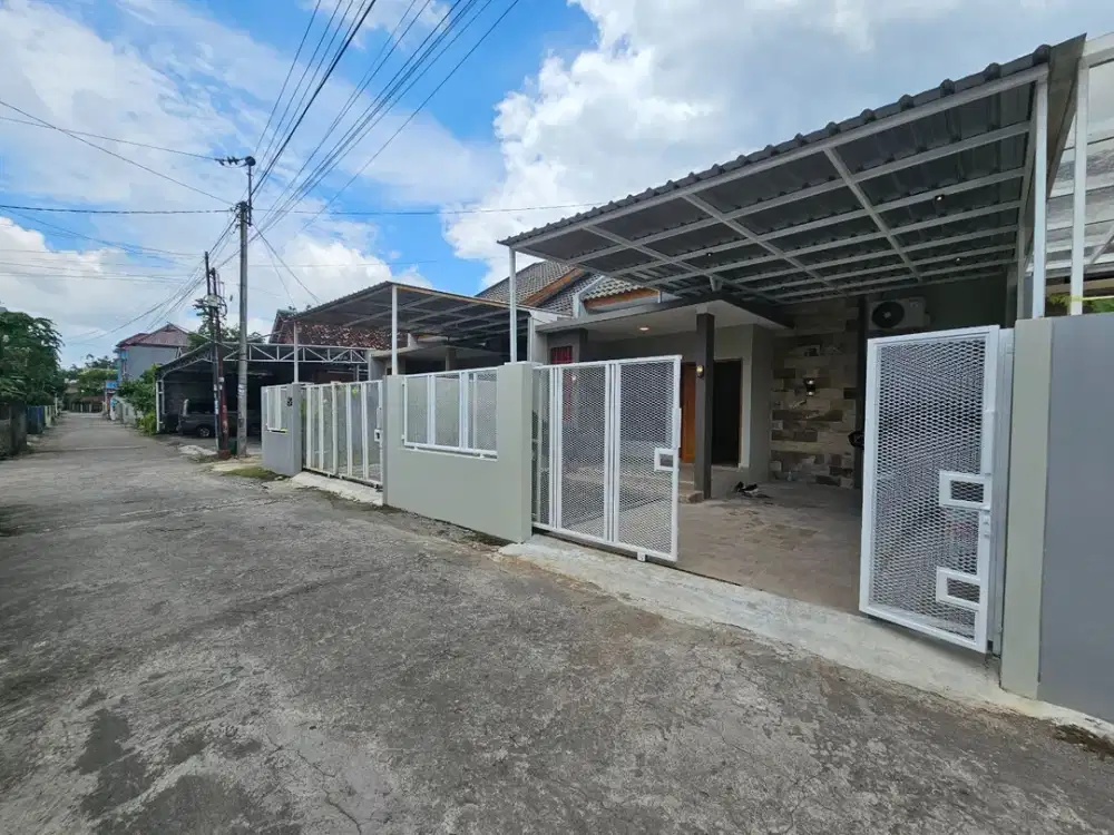 RUMAH BARU SIAP HUNI 1 LANTAI SEMI FURNISHED DEKAT KAMPUS UPN, STADION MAGUWOHARJO