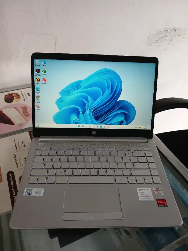 Laptop HP14s Amd Athlon Silver Ram 8 Ssd 512 Keyboard Nyala