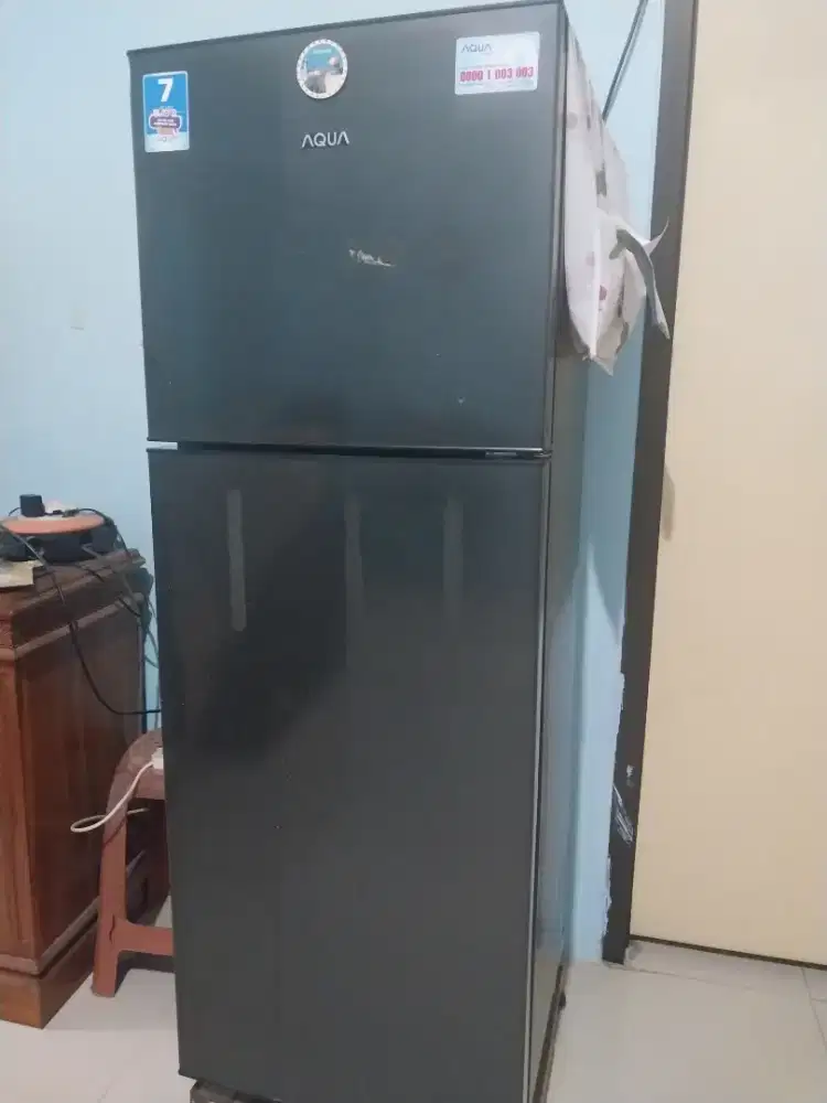 Lemari es aqua aqr d270