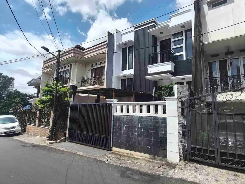 Di sewakan Rumah 2+1 lantai strategis bagus di Tebet Barat , Jaksel.