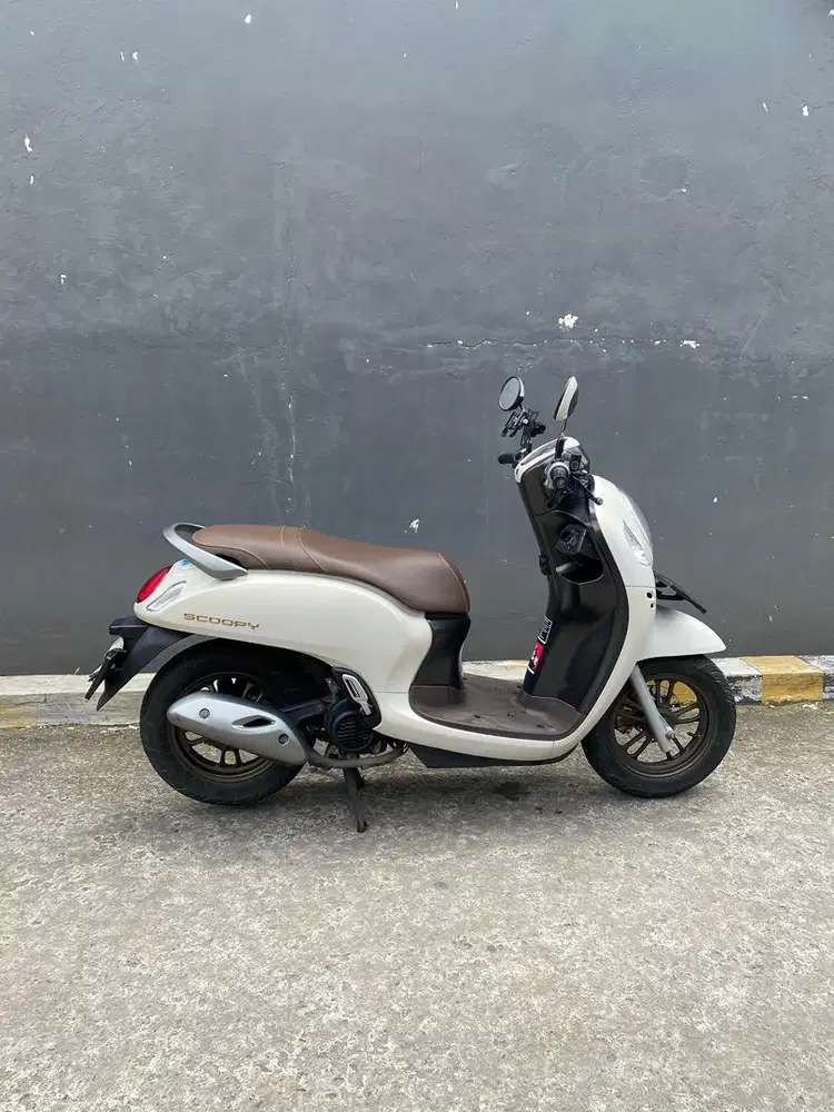Scoopy prestige putih mulus