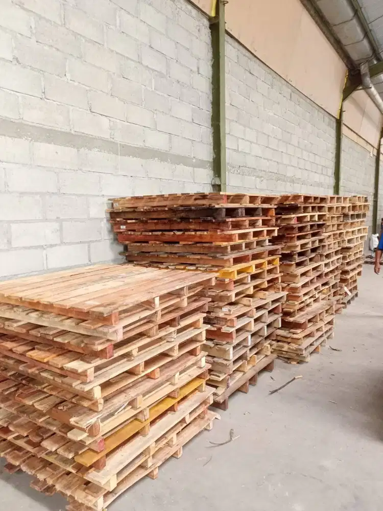 Palet alas kayu siap kirim