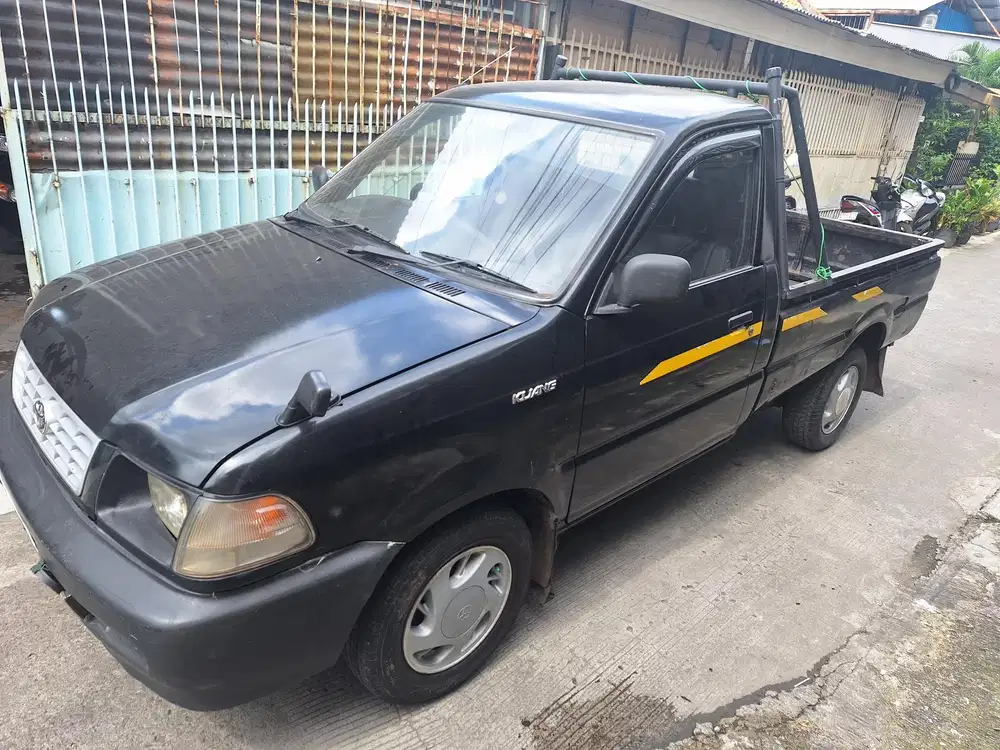 Toyota Kijang 2004 Bensin ada ac power stering