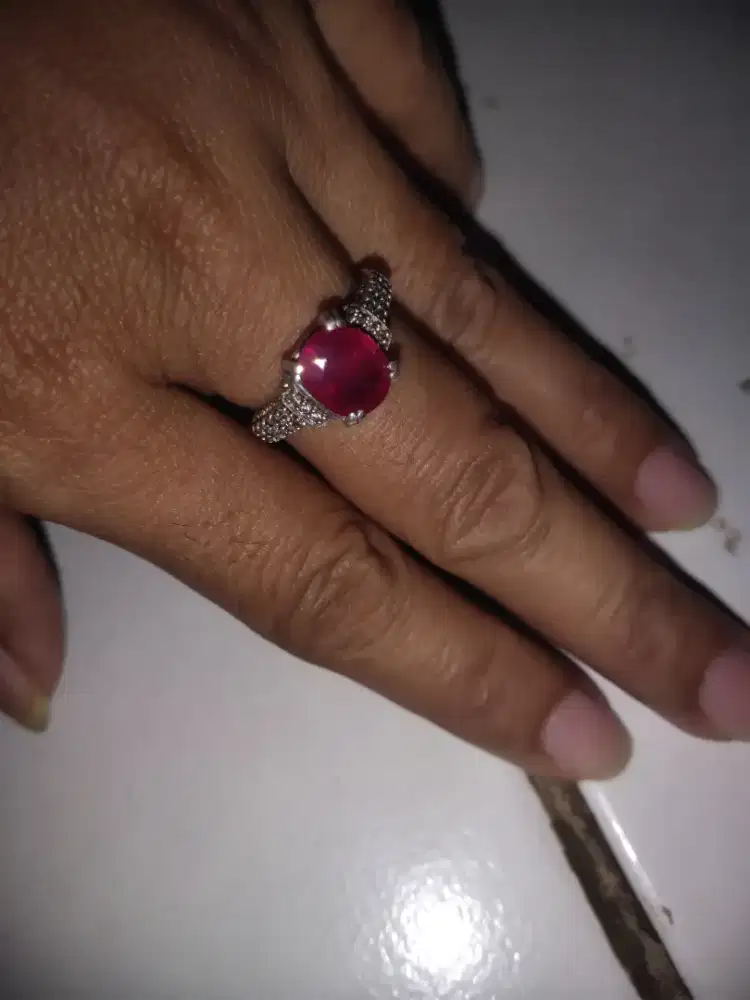 Cincin batu rubi burma