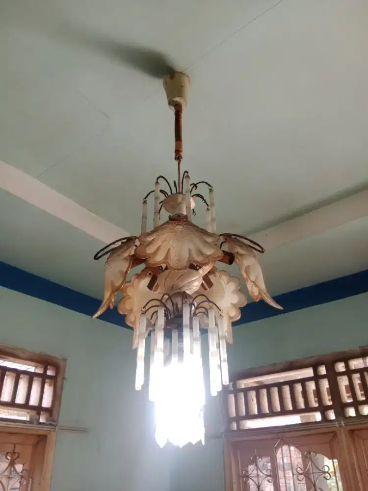 Lampu hias bekas antik untuk ruang tamu dan ruang lainnya
