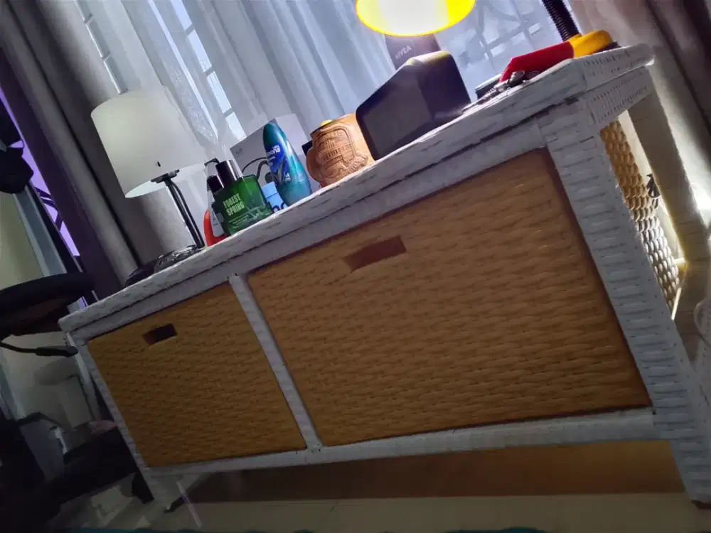 meja kamar dan nakas good condition