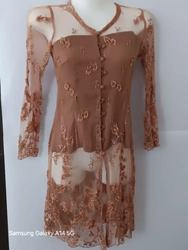 Kebaya panjang tule (tile)