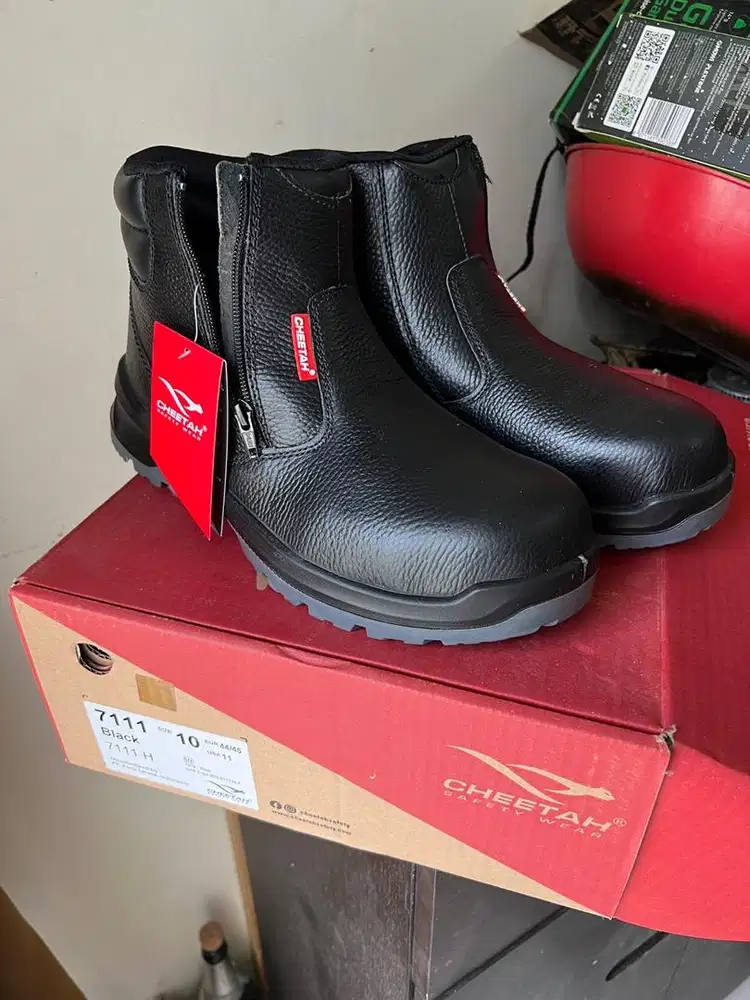 Sepatu safety cheetah 7111