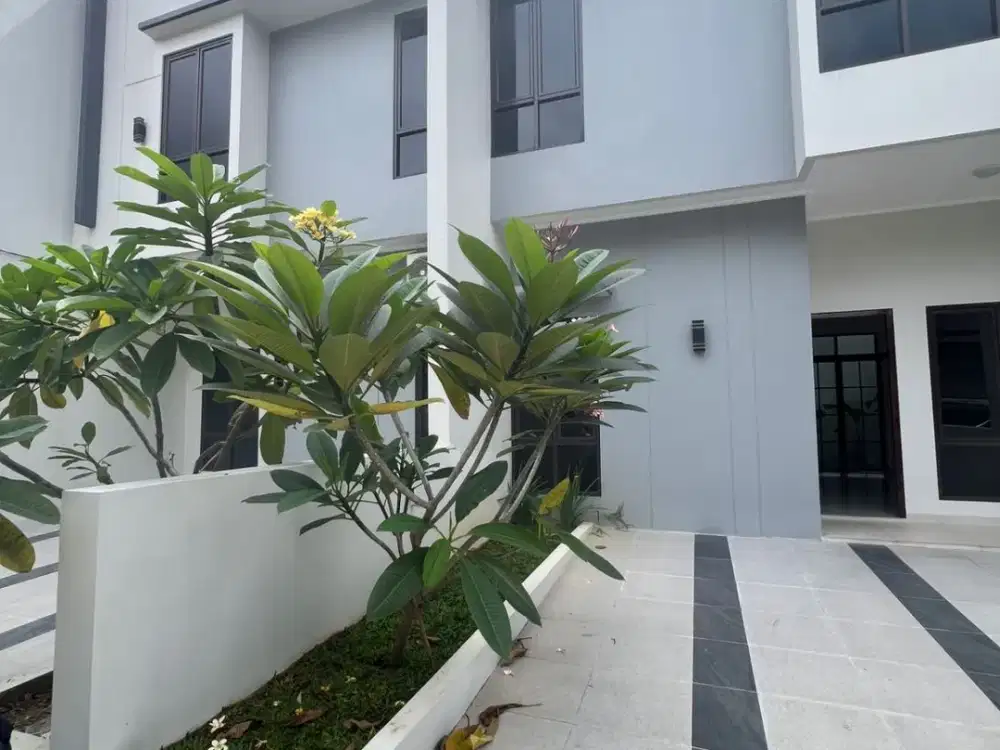 Rumah baru siap huni dalam komplek  akses tol Jatiwaringin