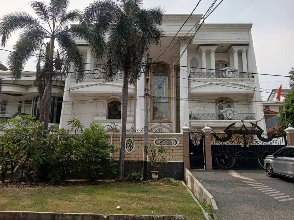 Rumah American Style 2 Lantai di Sunrise Garden SHM, Jakarta Barat