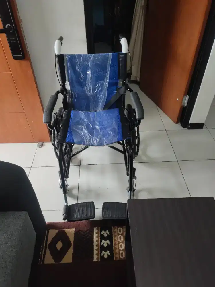 Kursi roda bisa di lipat kondisi bagus jarang di pakai siap pakai