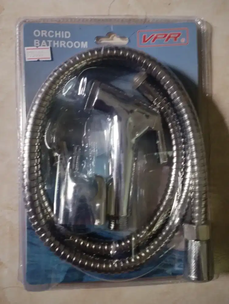 selang kran toilet duduk