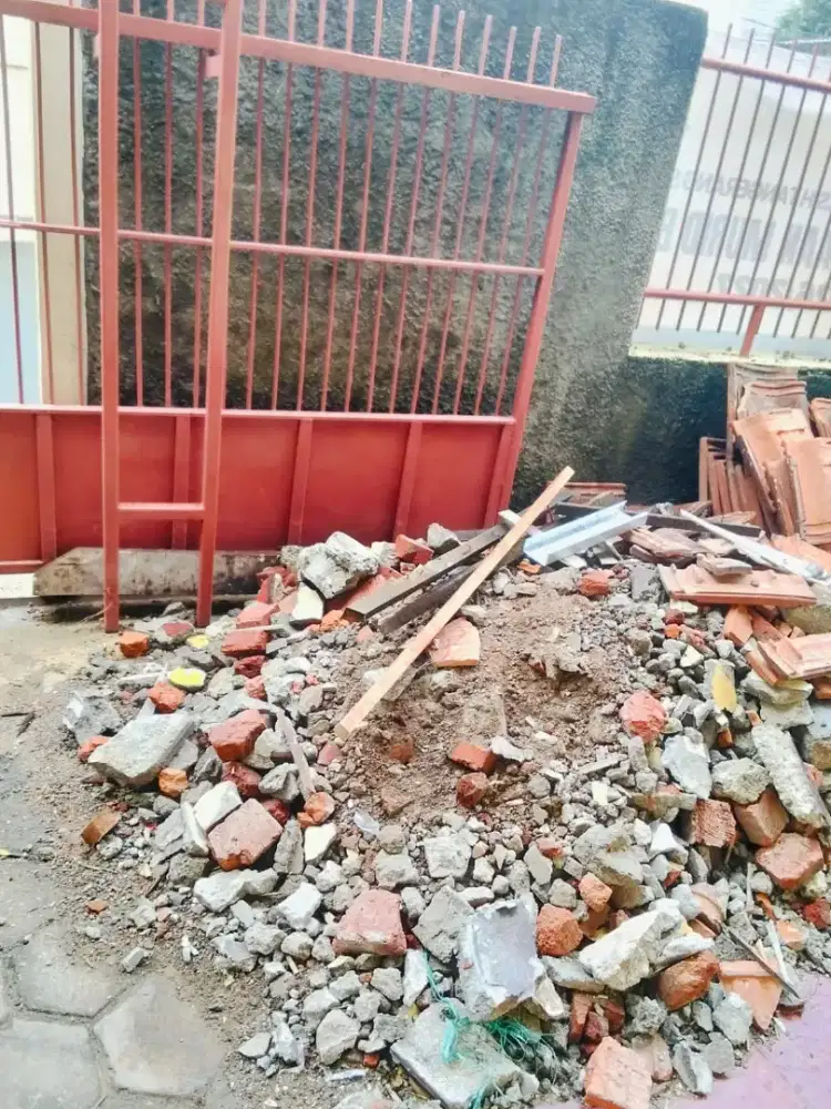 Jasa angkutan puing dan buang tanah