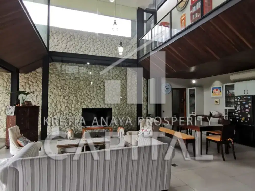 RUMAH MODERN SUDAH FULL FURNISH DENGAN VIEW DANAU DI KOTA BARU PARAHYANGAN