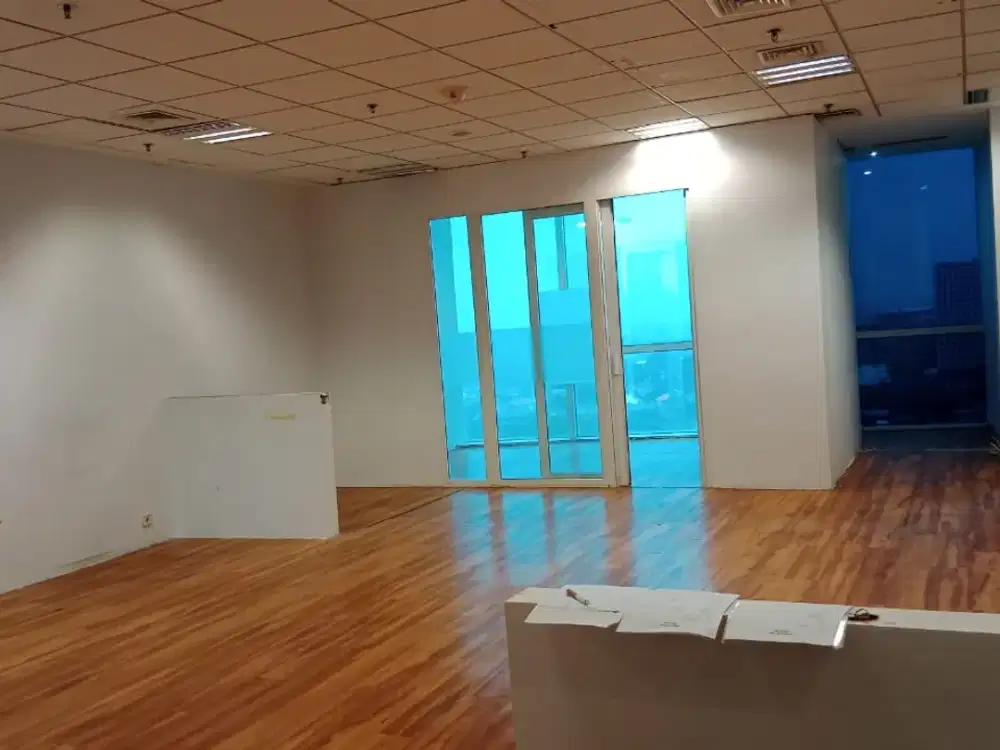Ready Condition Office Space with Strategic Location and Easy Access Area At Manhattan Square TB Simatupang