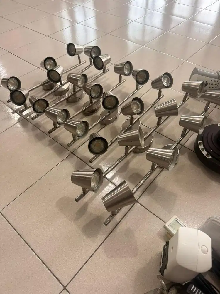 Lampu Sorot isi 3 dan isi 4