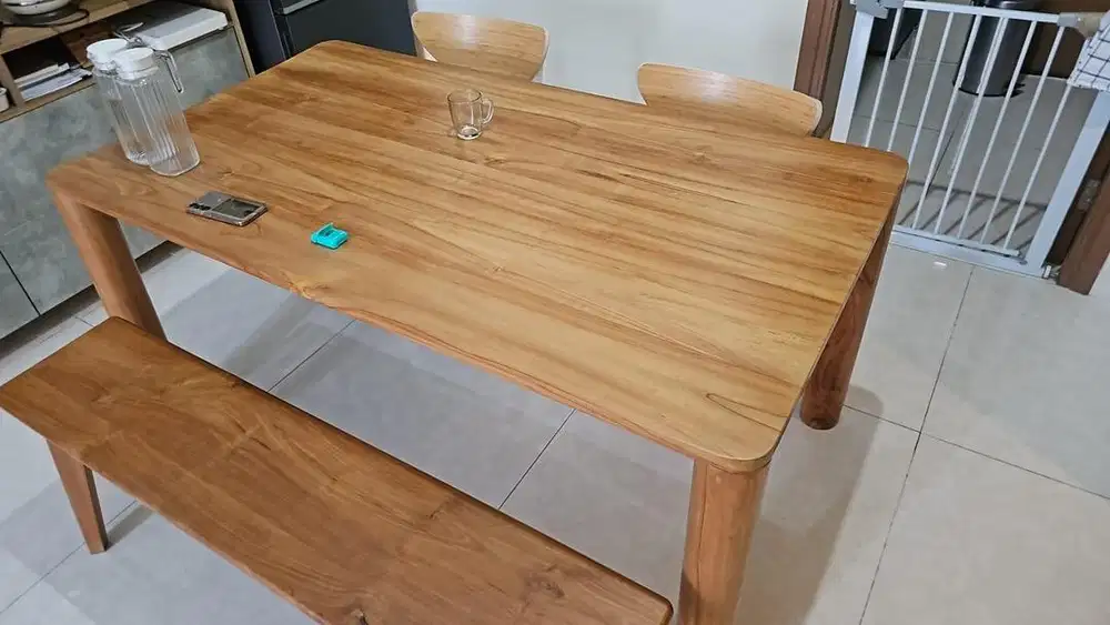 Set Meja Makan (Meja + Bangku)