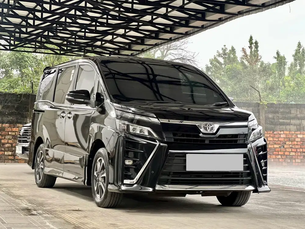 Rare item !!Toyota Voxy 2.0 AT 2021 !!