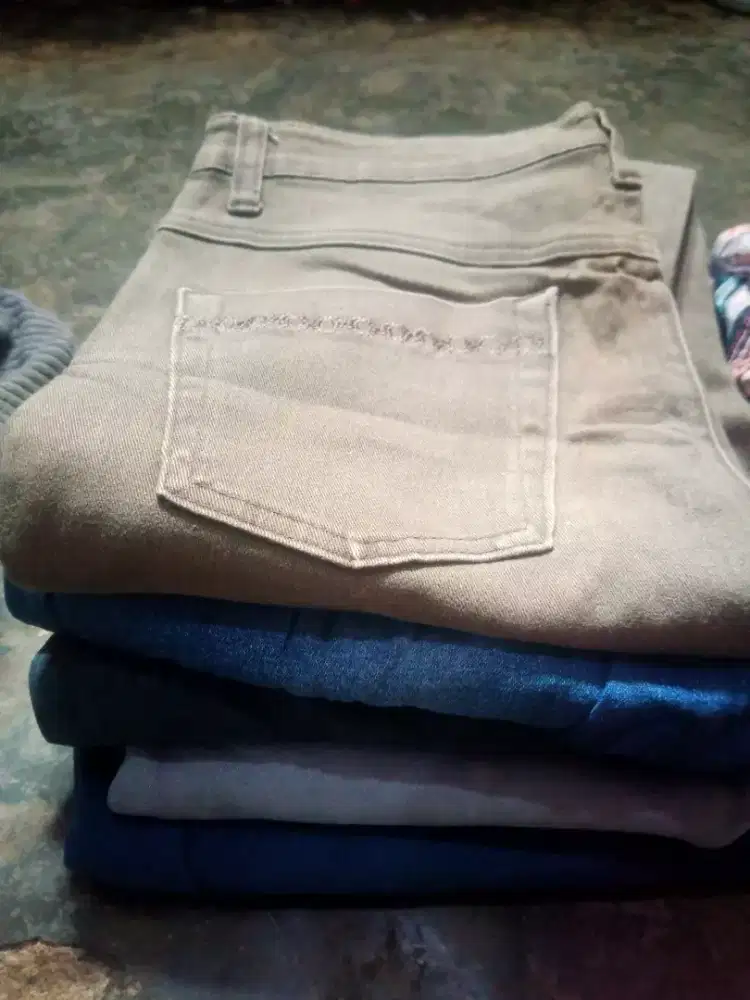 Celana levis & baju wanita gratis