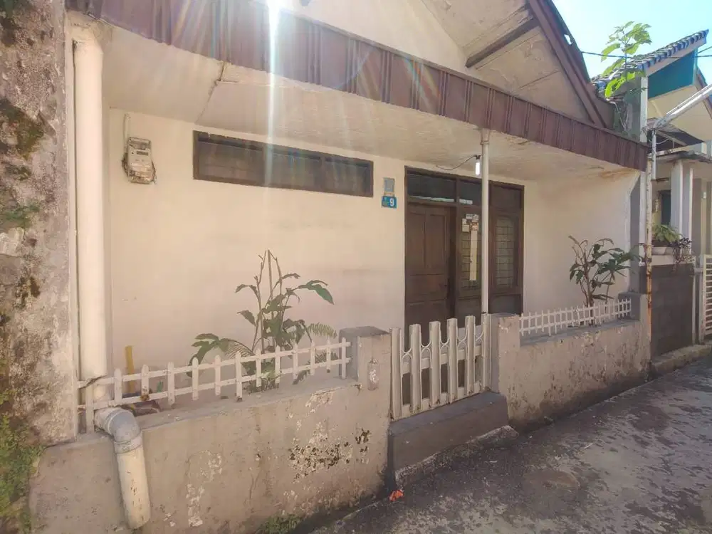 Dijual rumah di gang Mulya 2 no.9, Cigelereng, Regol, Bandung.