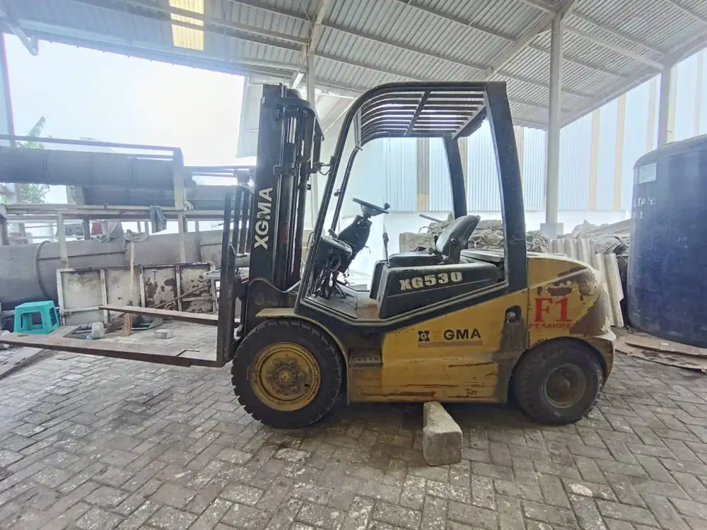 FORKLIFT XG530 BEKAS