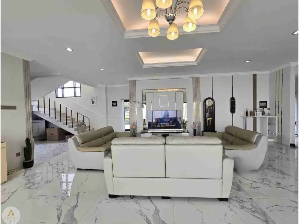 rumah di gegerkalong cidadap mewah furnish masih baru