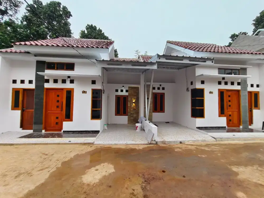 Rumah pinggir jalan dekat stasiun dan angkutan umum