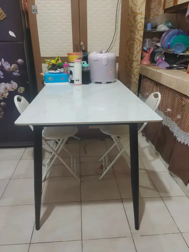 meja makan marmer