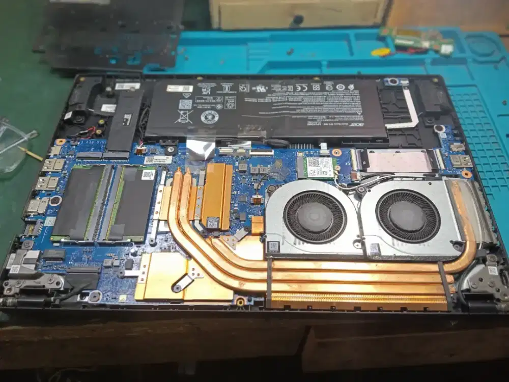 Jasa service laptop dan macbook