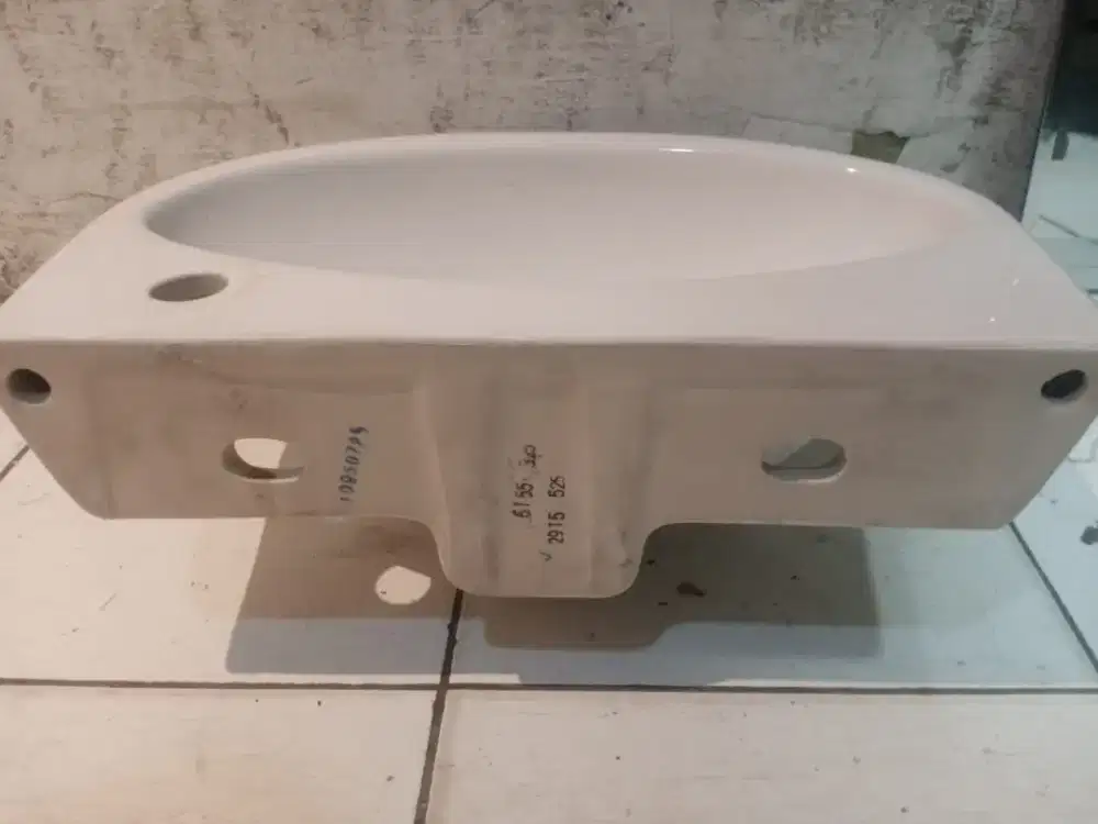 Wastafel lengkap plus kaca cermin